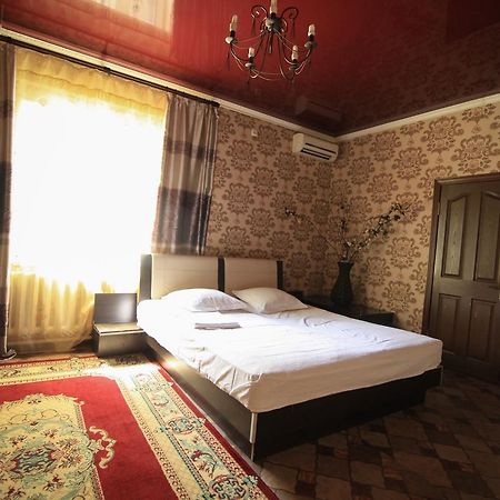 Carzone Motel Bishkek Bagian luar foto
