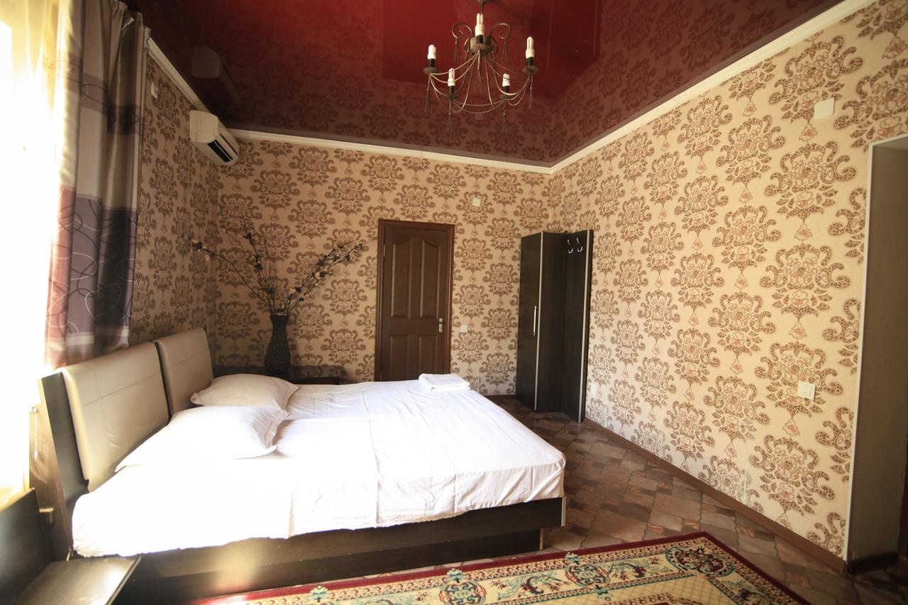 Carzone Motel Bishkek Bagian luar foto