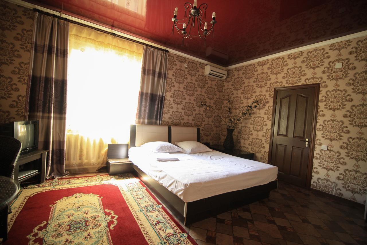 Carzone Motel Bishkek Bagian luar foto